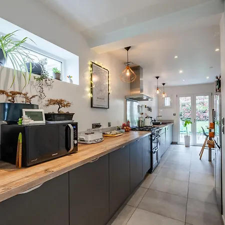 Magnifique Maison Avec Jardin Et Salle De Jeux Proche Paris Holiday home Villejuif